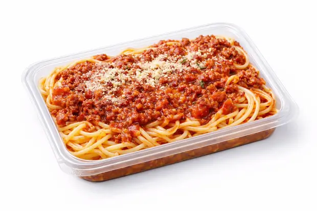 Tallarines al huevo con bolognesa